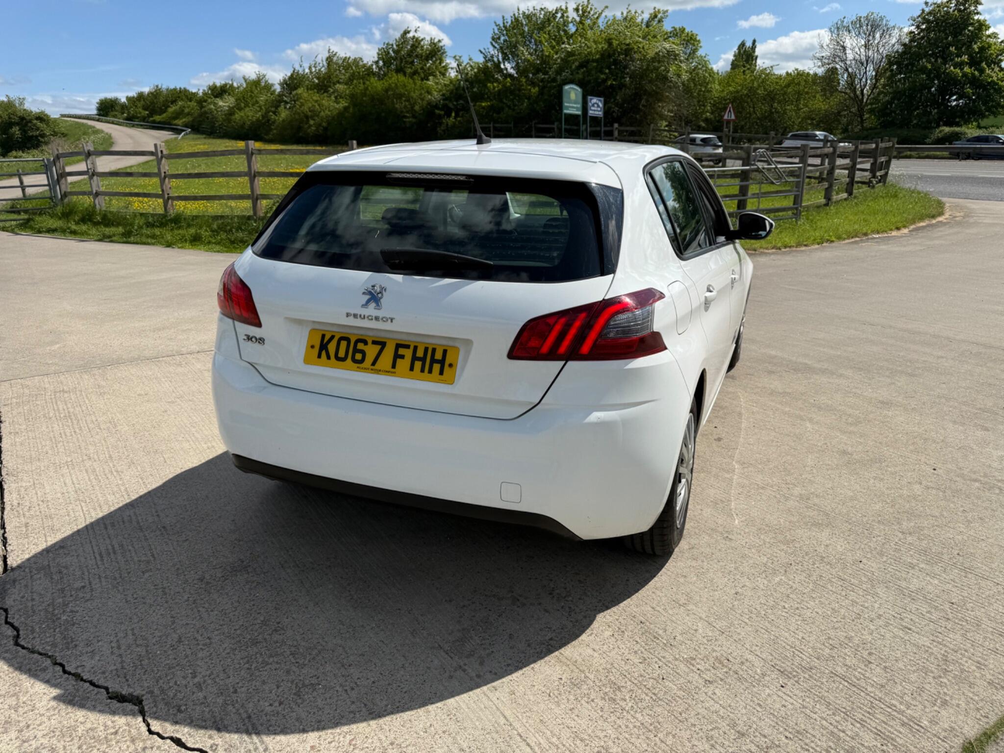 Peugeot 308 1.2 PureTech Access Euro 6 (s/s) 5dr — photo 82 of 100